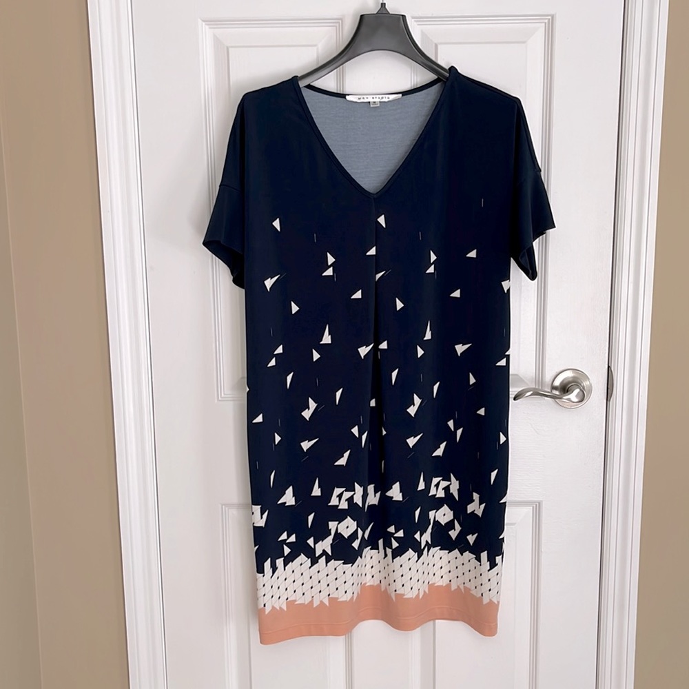 Women’s Dress Summer breeze Navy, Peach and Cream dress!  Max Studio Sz M